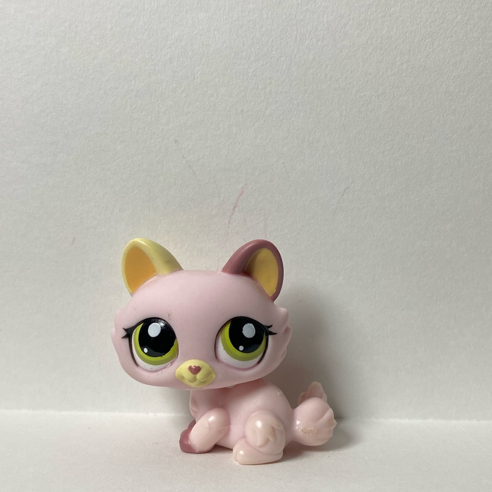 Littlest pet shop purple cat